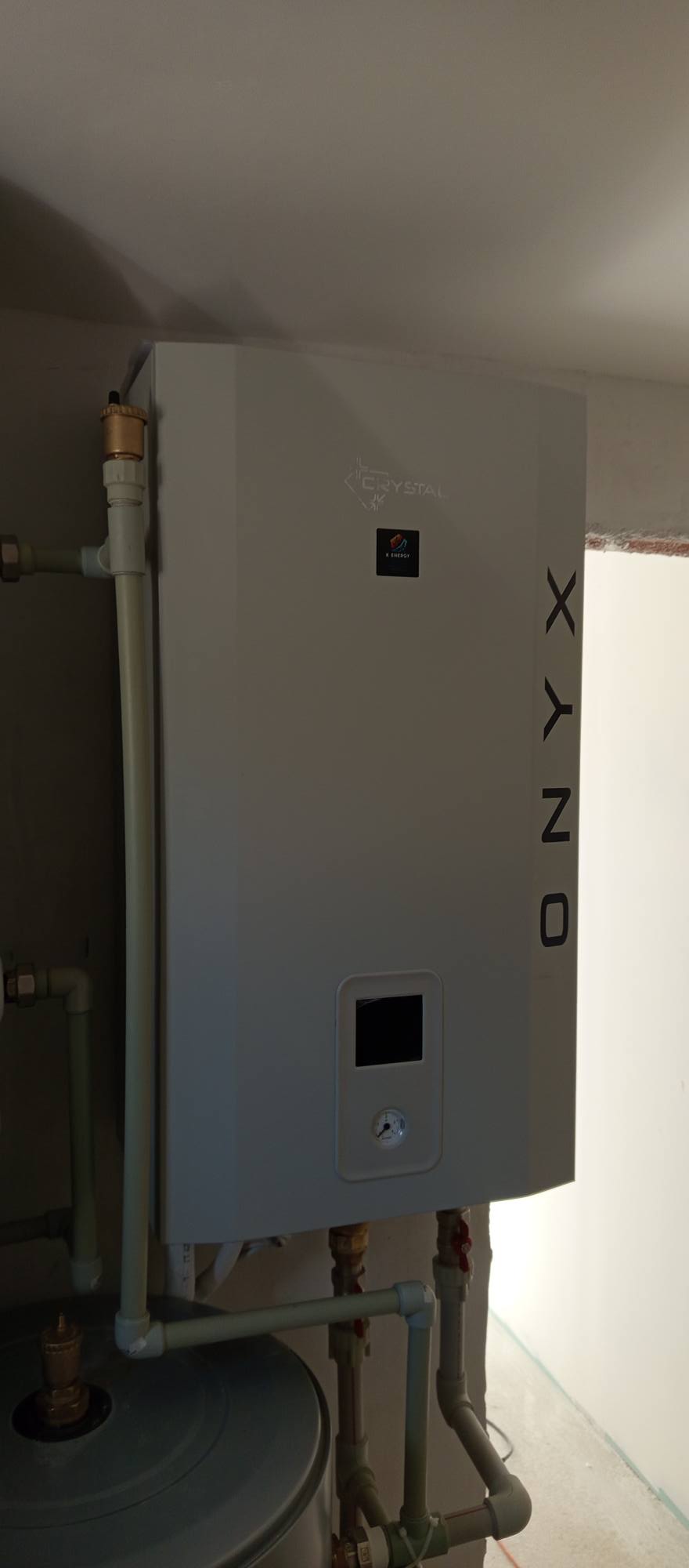 Монтаж на термопомпа CRYSTAL ONYX 12kW, буферен съд CRYSTAL 120л и бойлер Елдом Инвест 100л с една серпентина