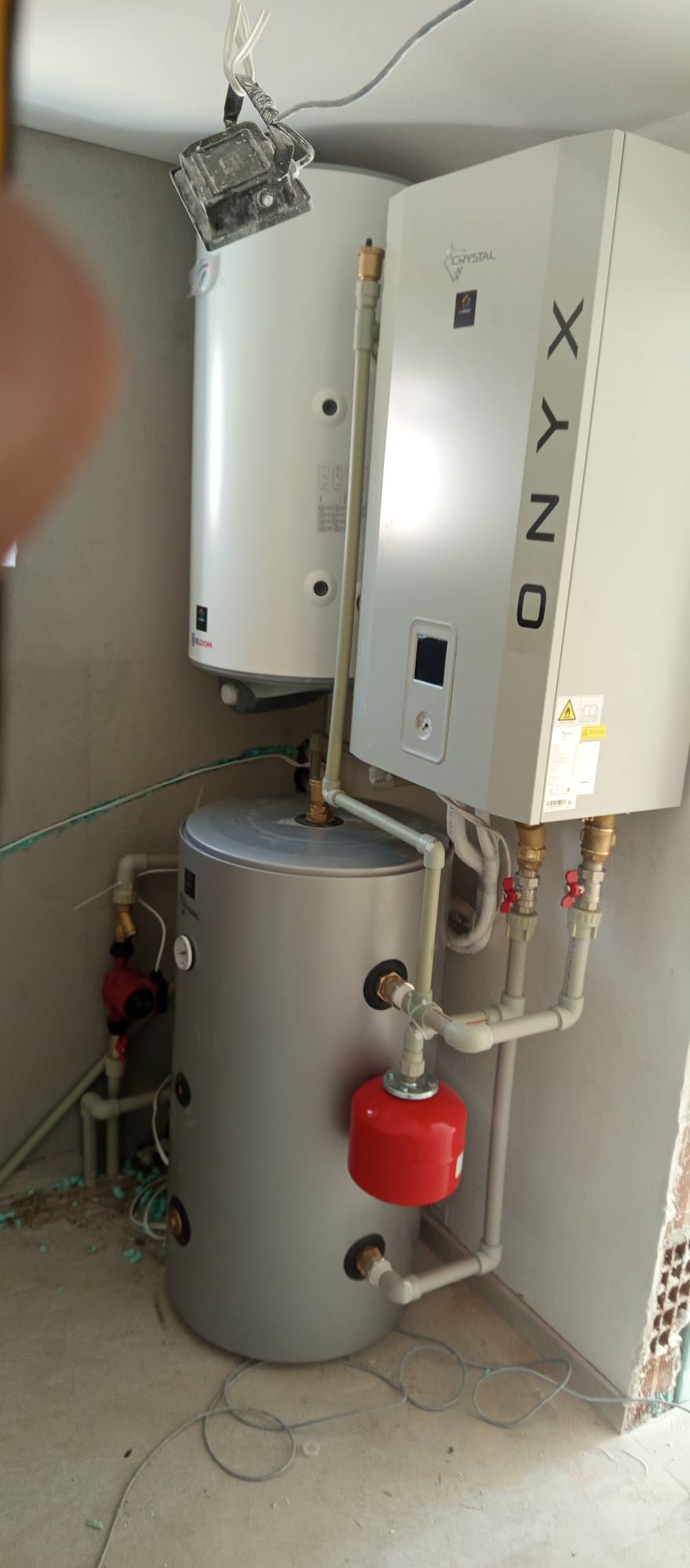 Монтаж на термопомпа CRYSTAL ONYX 12kW, буферен съд CRYSTAL 120л и бойлер Елдом Инвест 100л с една серпентина